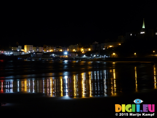 FZ021670 Tenby harbour at night